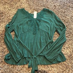 medium green francesca’s long sleeve flowy wrap around flowy blouse